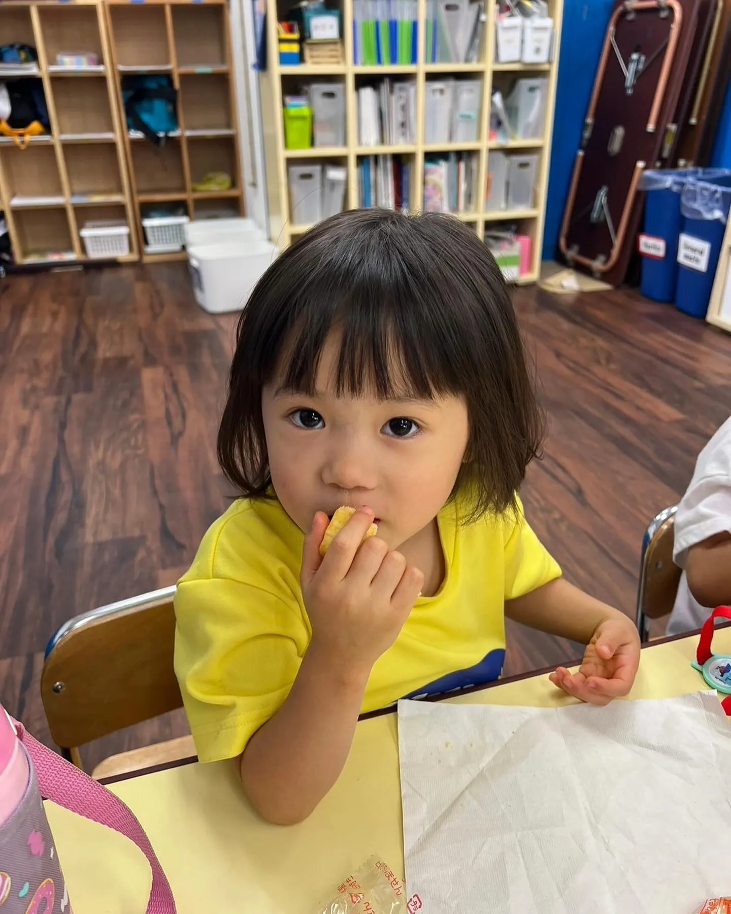 Kinder-snack time and craft 