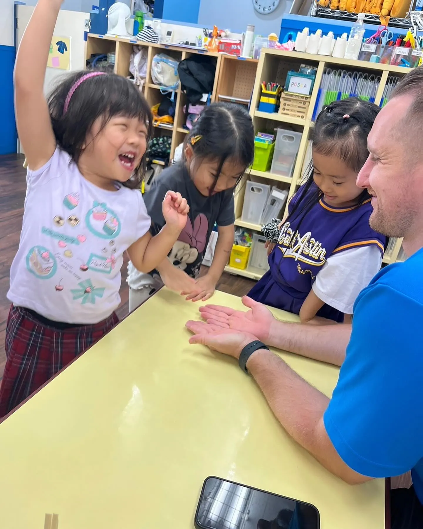 Kinder-snack time and craft 