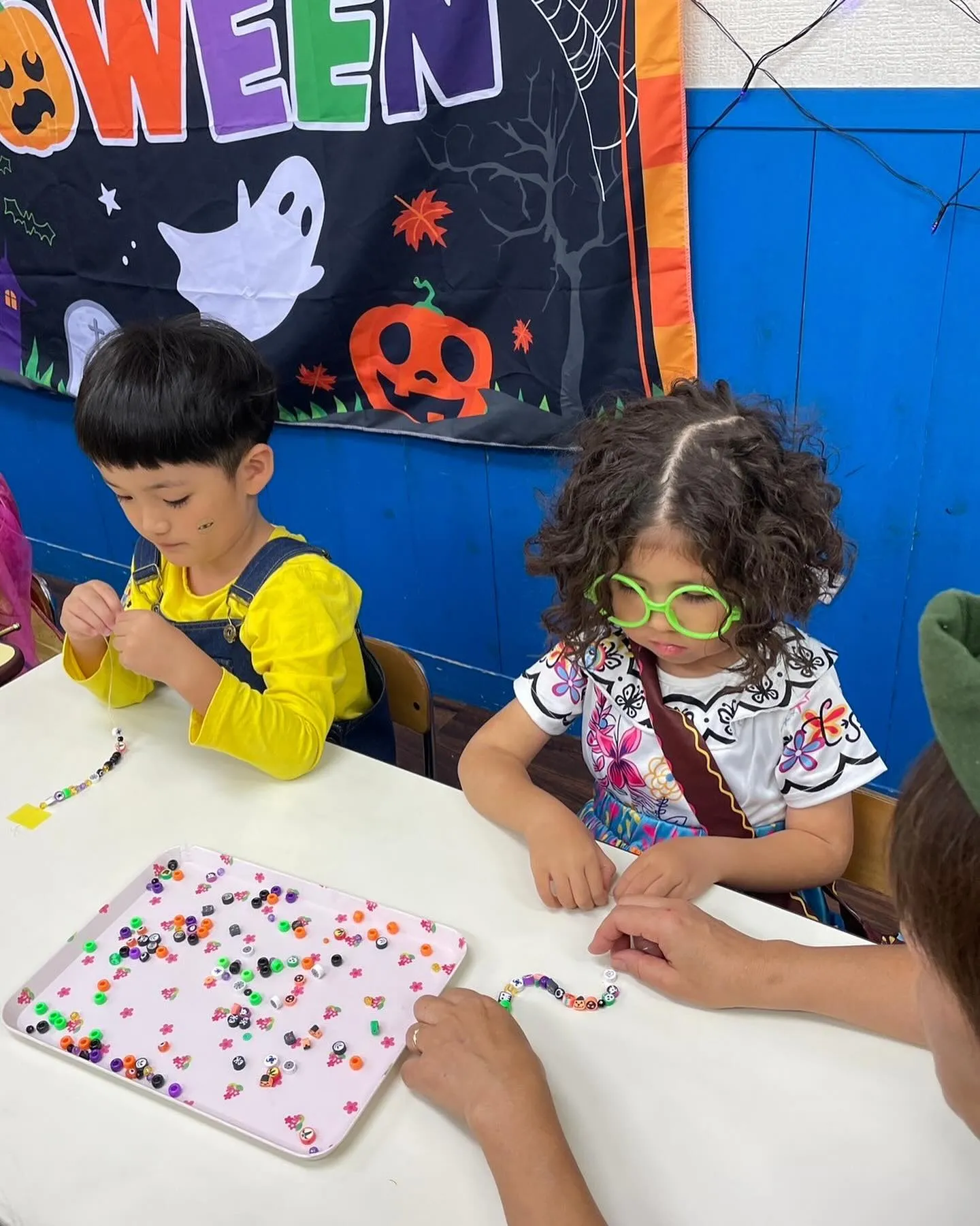 Lunch and craft time in kinder...