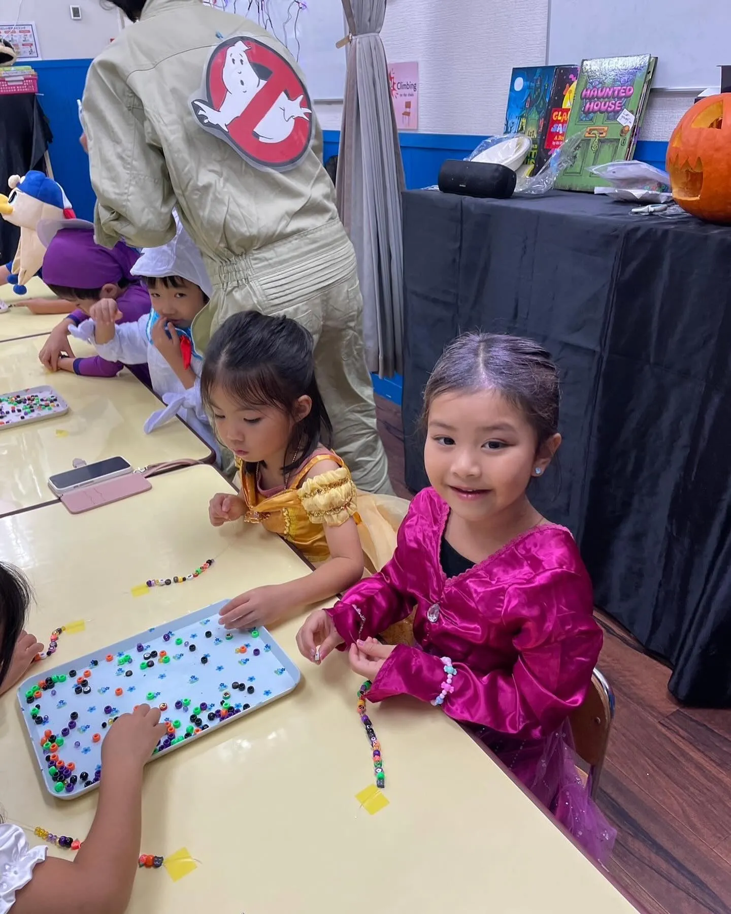 Lunch and craft time in kinder...