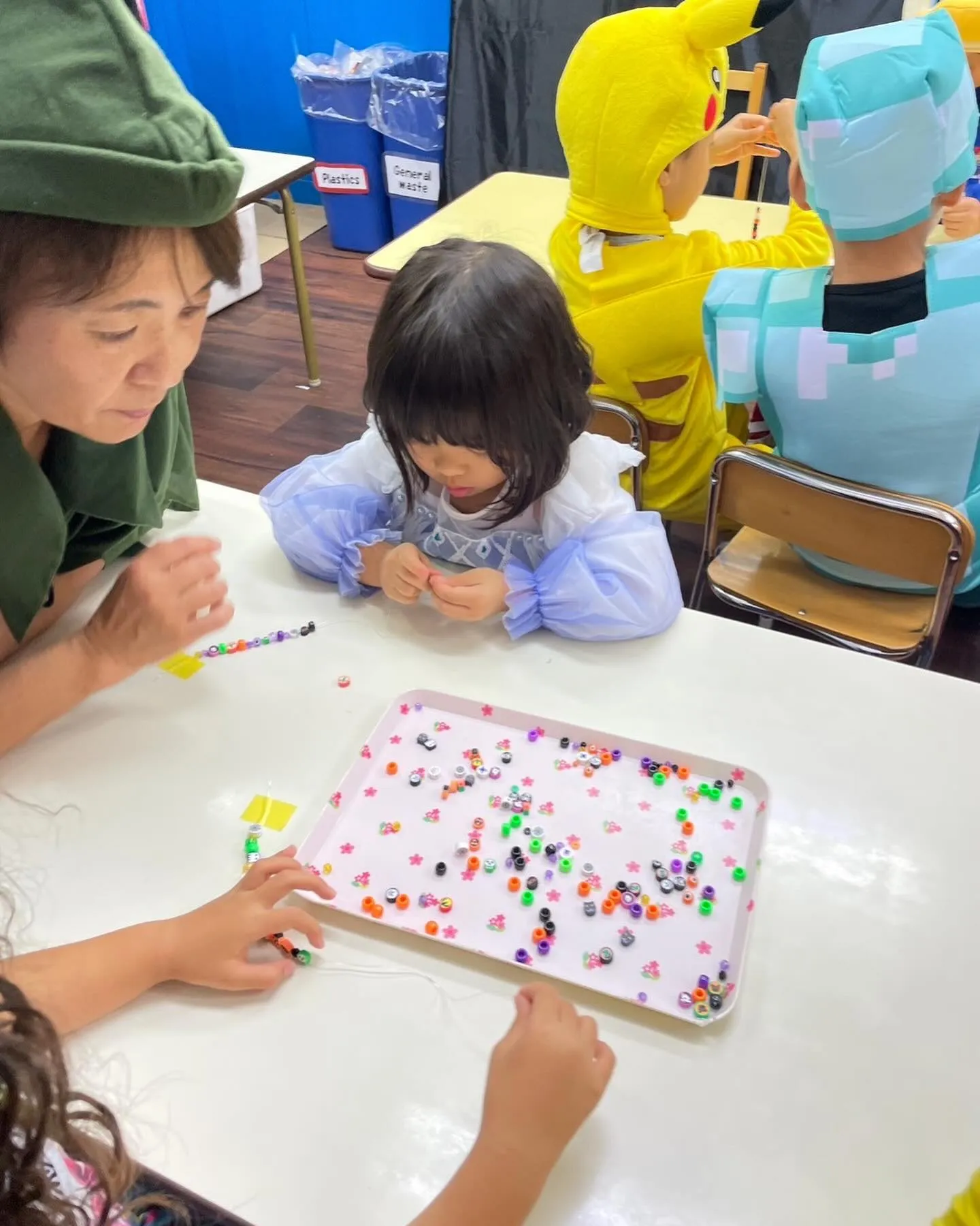 Lunch and craft time in kinder...