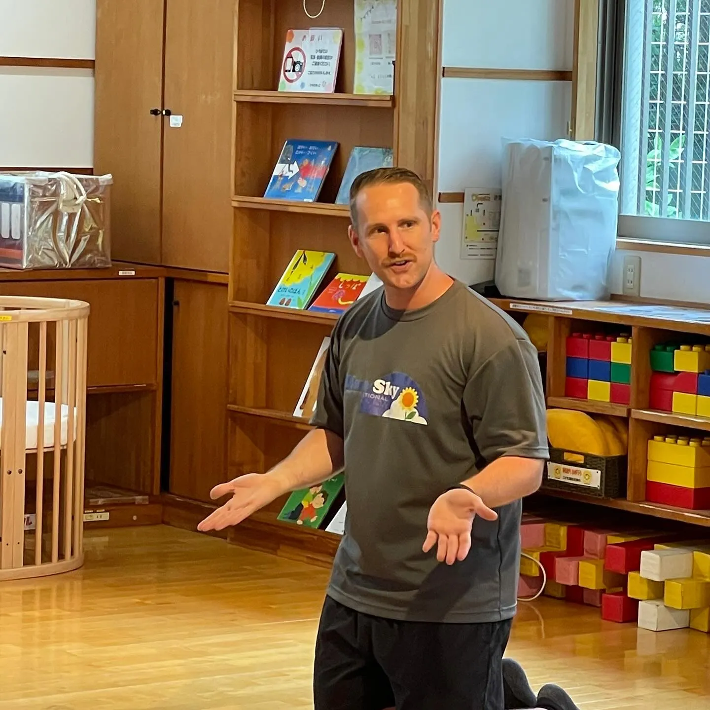 本日Virgil先生が区の地域子育て支援拠点のひなたぼっこで...