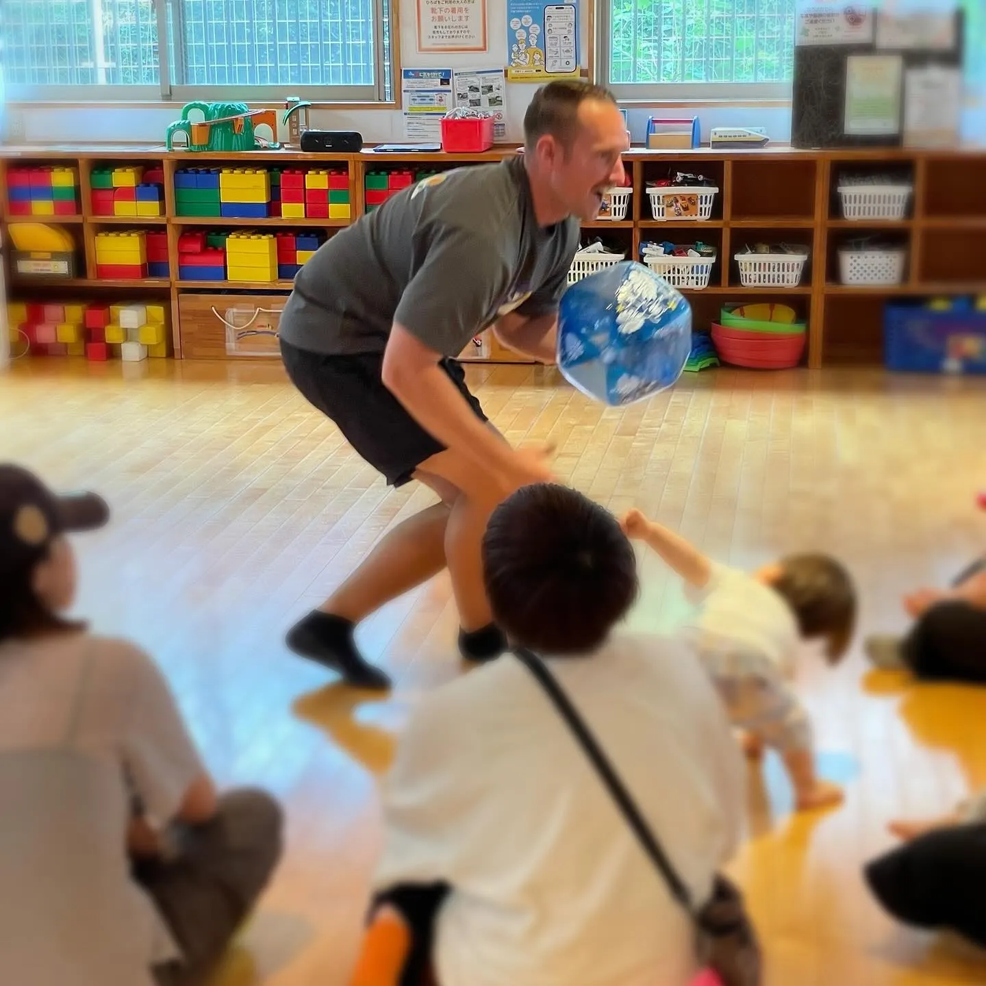 本日Virgil先生が区の地域子育て支援拠点のひなたぼっこで...