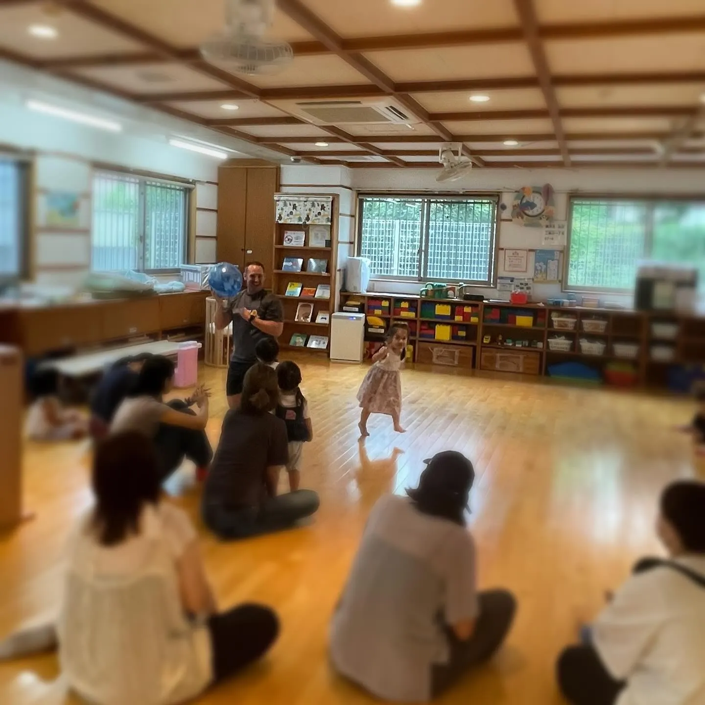 本日Virgil先生が区の地域子育て支援拠点のひなたぼっこで...