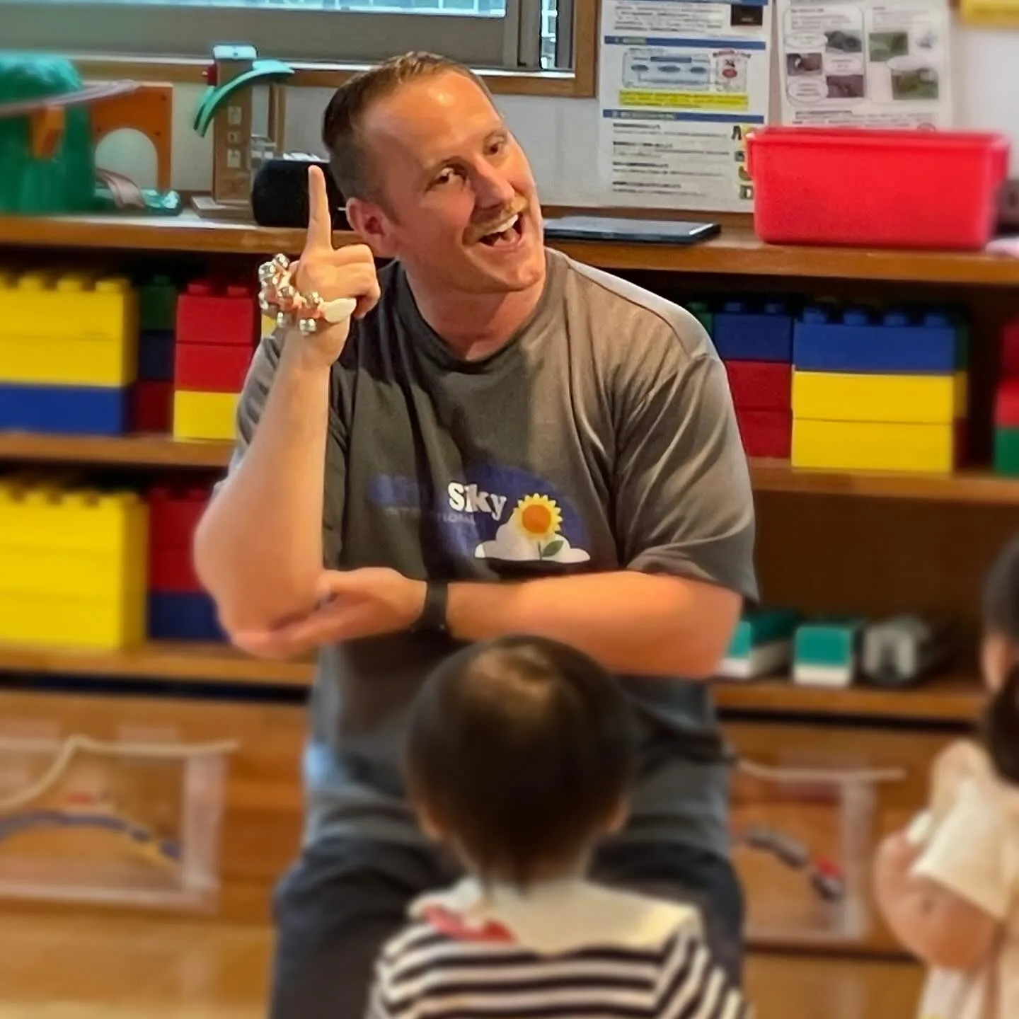 本日Virgil先生が区の地域子育て支援拠点のひなたぼっこで...