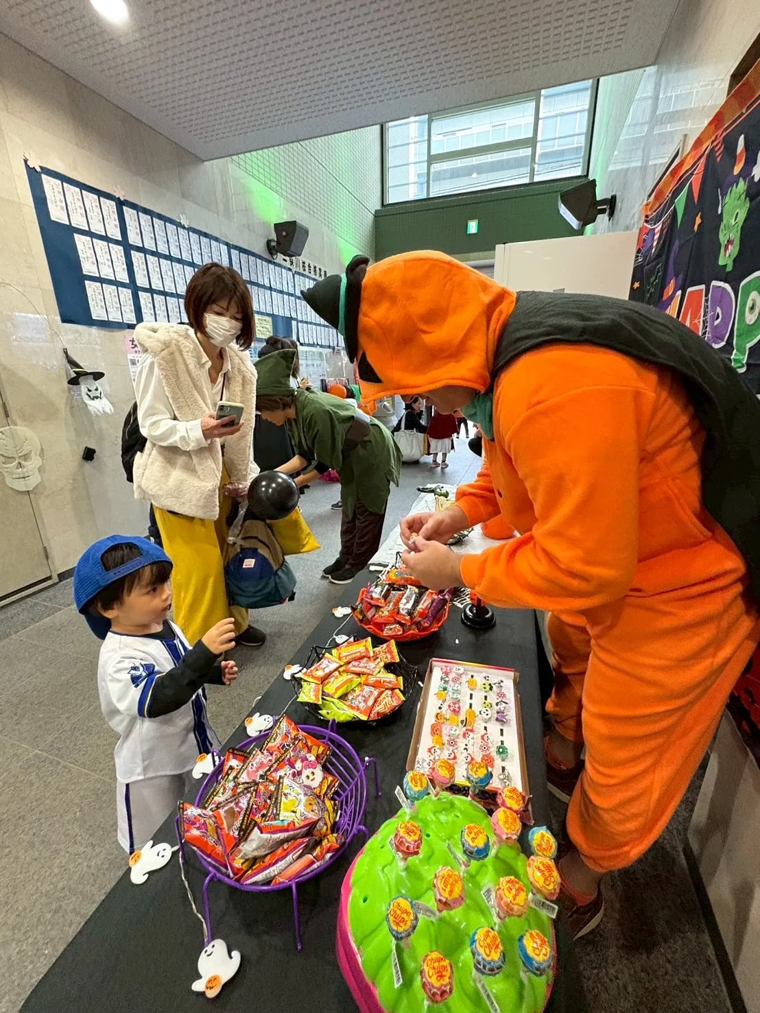 Trick or treat !!🎃👻