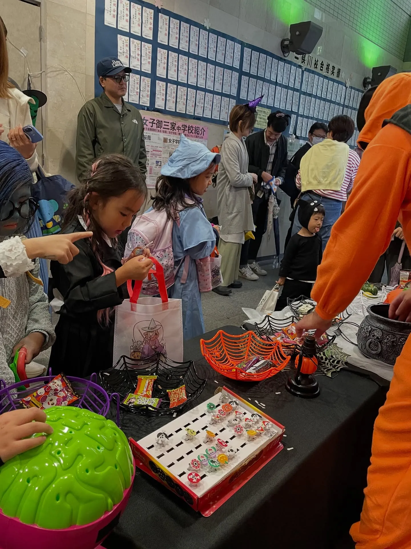 Trick or treat !!🎃👻