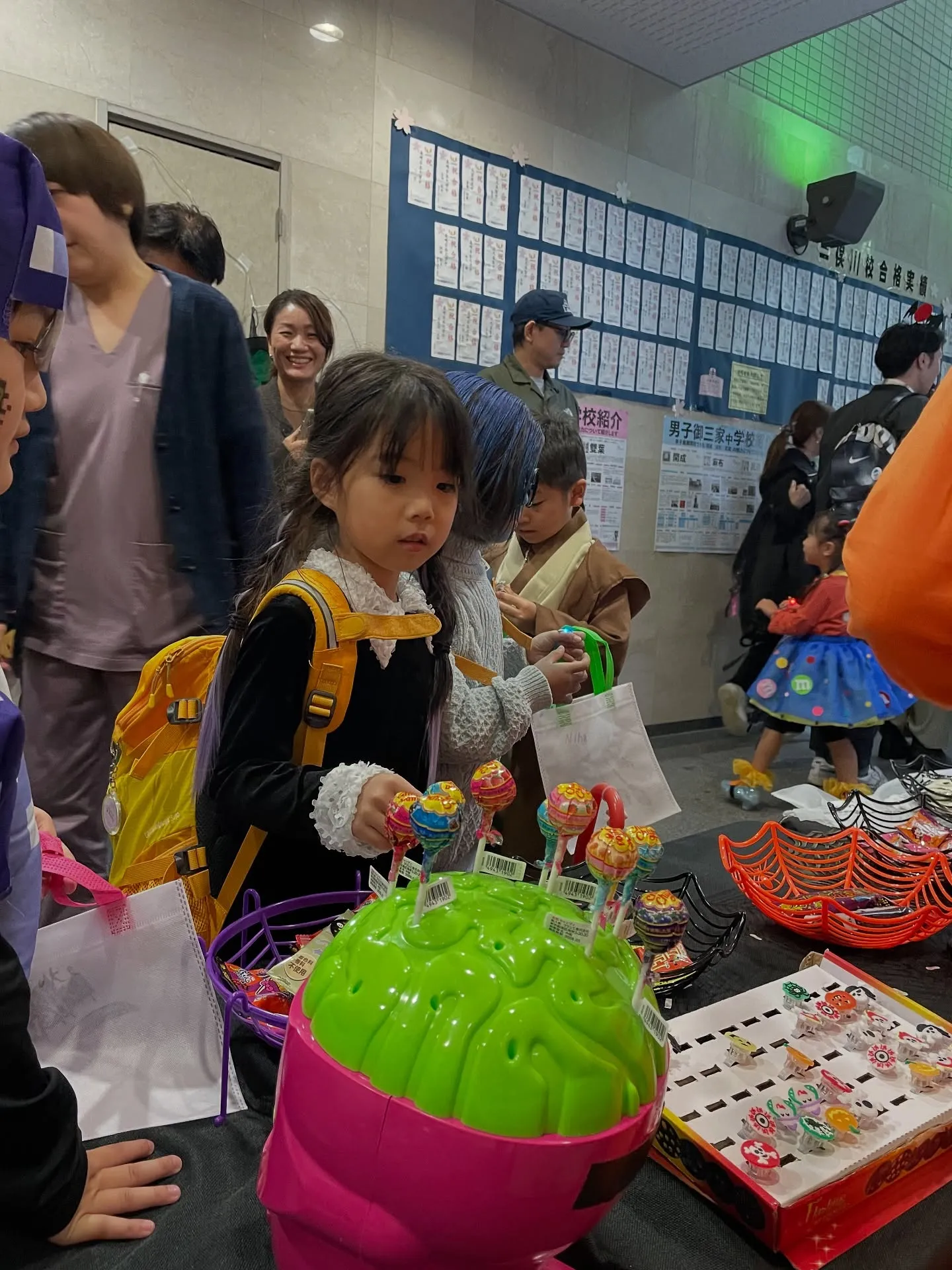 Trick or treat !!🎃👻