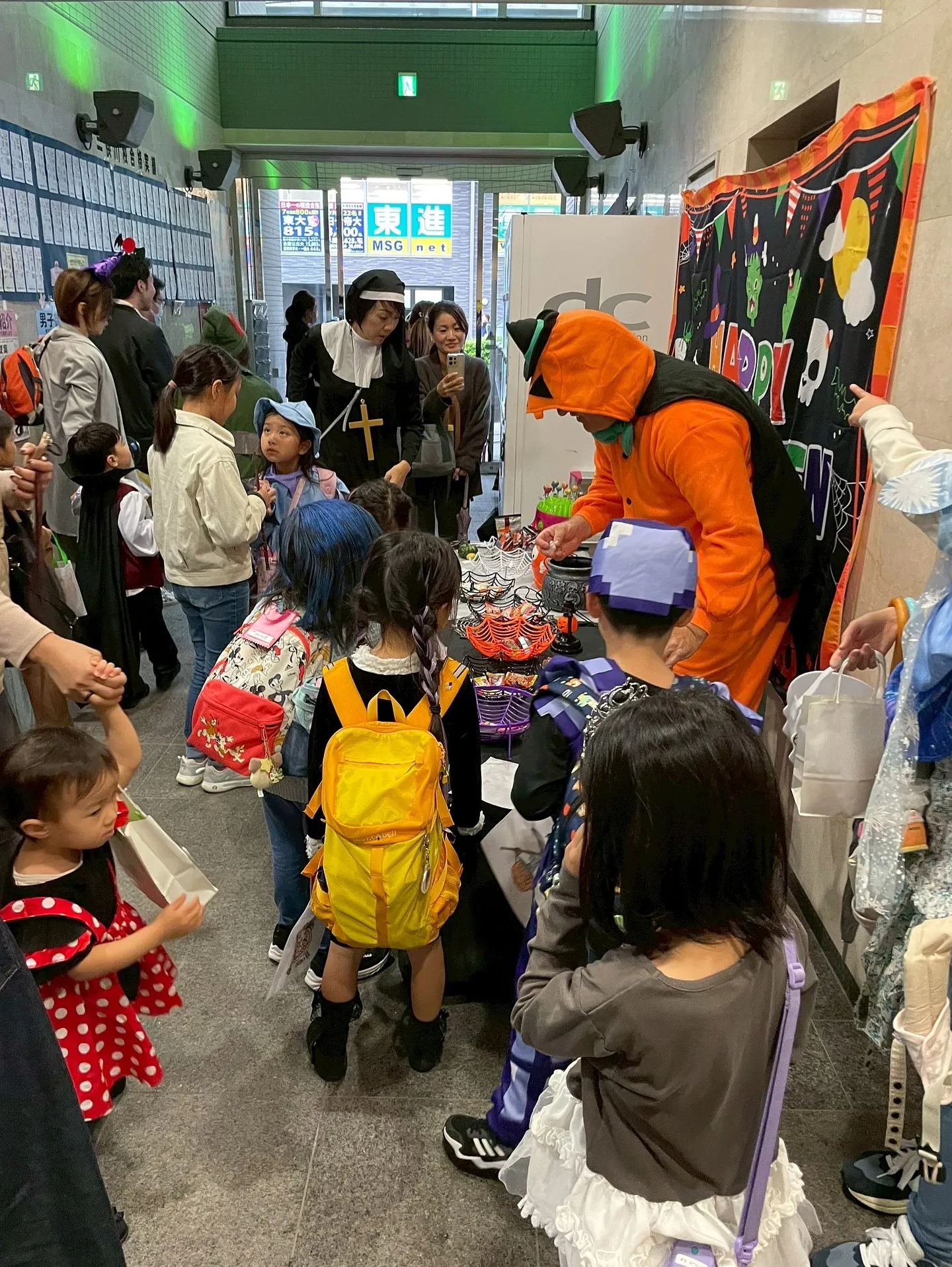 Trick or treat !!🎃👻