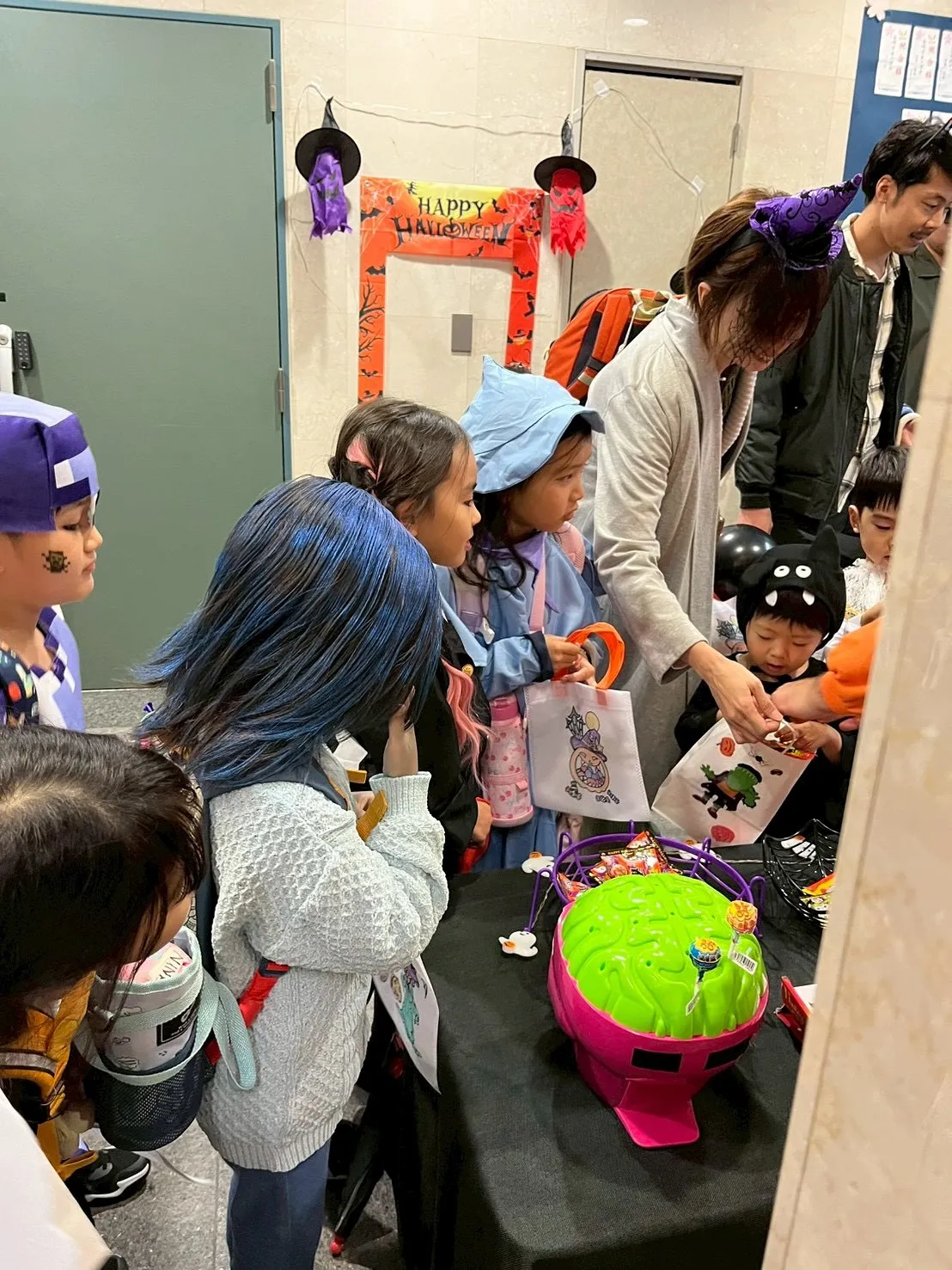 Trick or treat !!🎃👻