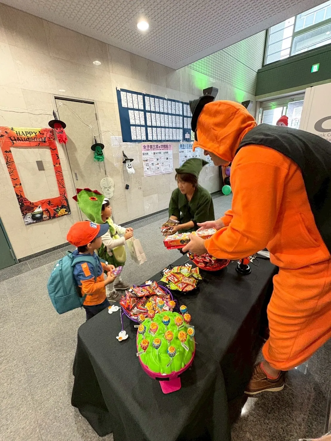 Trick or treat !!🎃👻