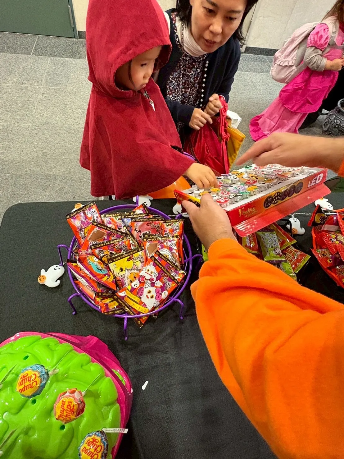 Trick or treat !!🎃👻