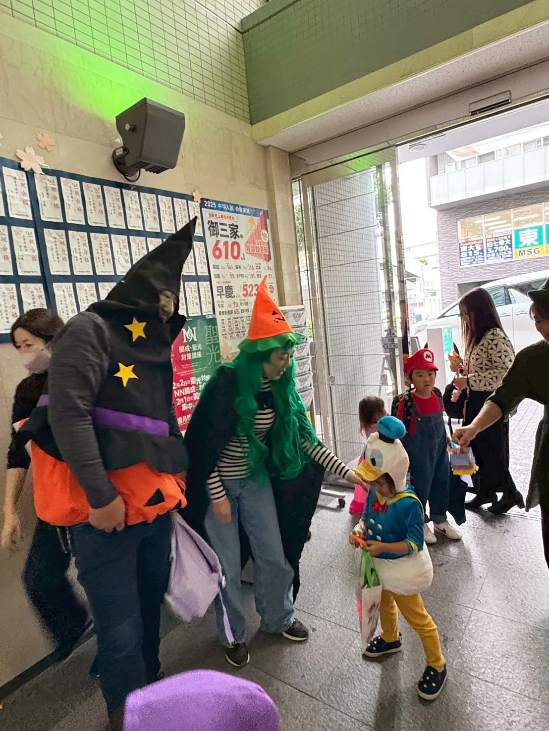 Trick or treat !!🎃👻