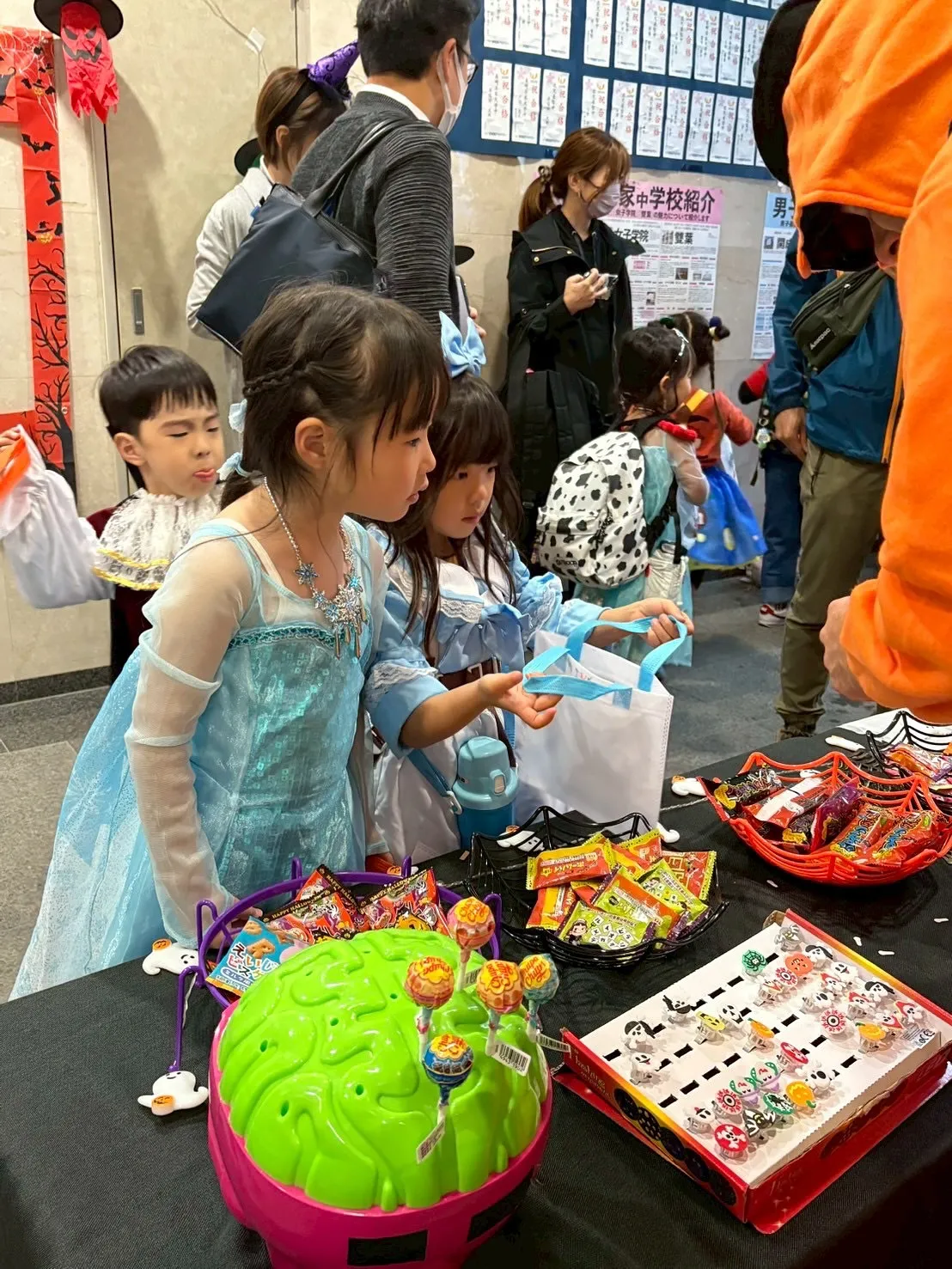 Trick or treat !!🎃👻