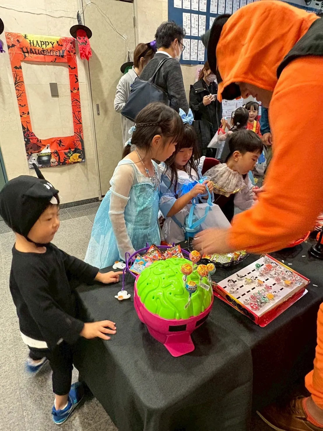 Trick or treat !!🎃👻