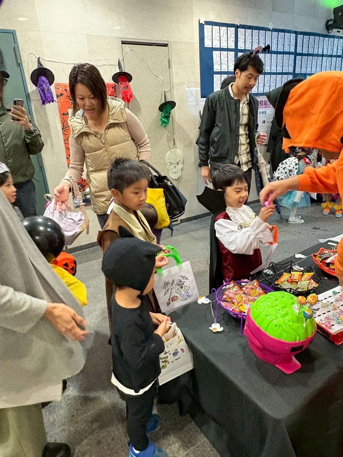 Trick or treat !!🎃👻