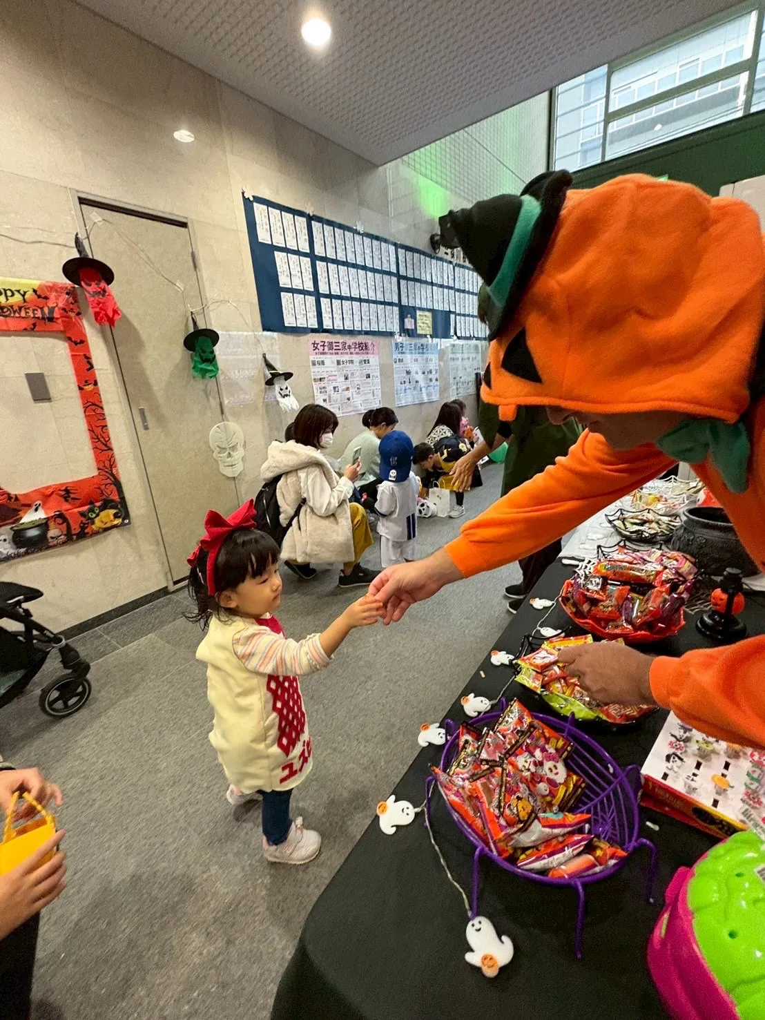 Trick or treat !!🎃👻