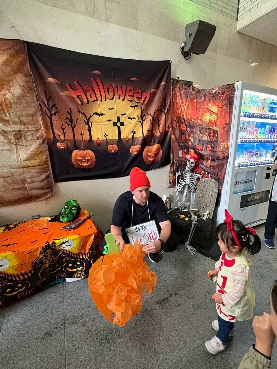 Trick or treat !!🎃👻