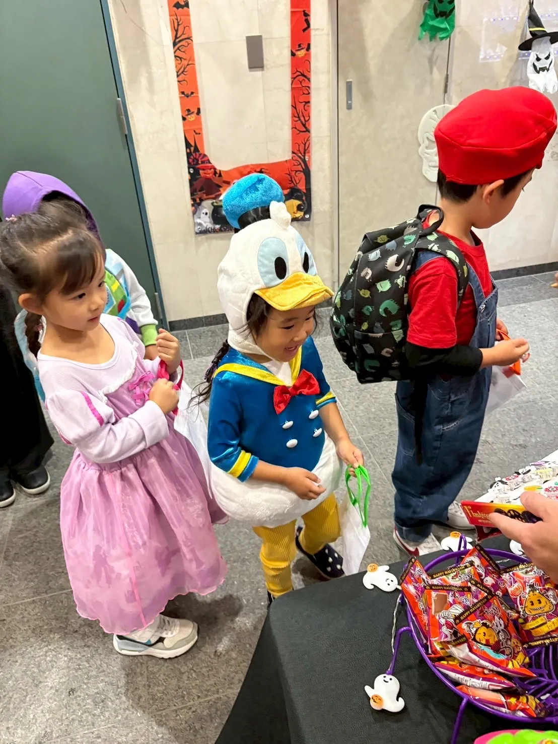 Trick or treat !!🎃👻