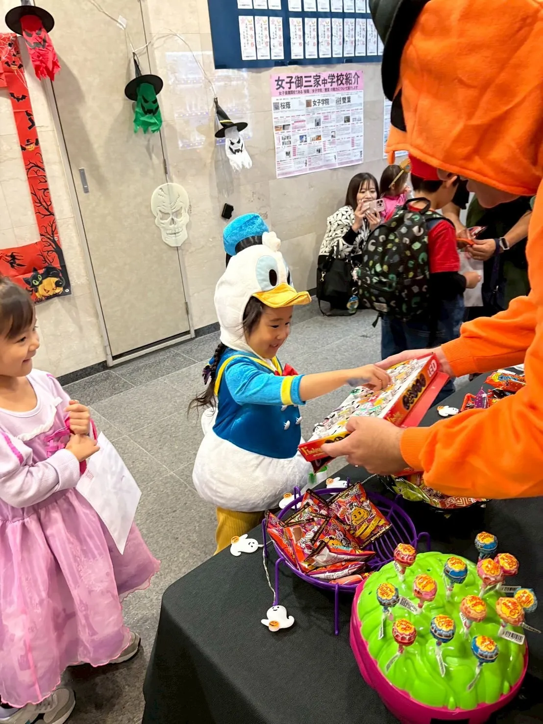 Trick or treat !!🎃👻