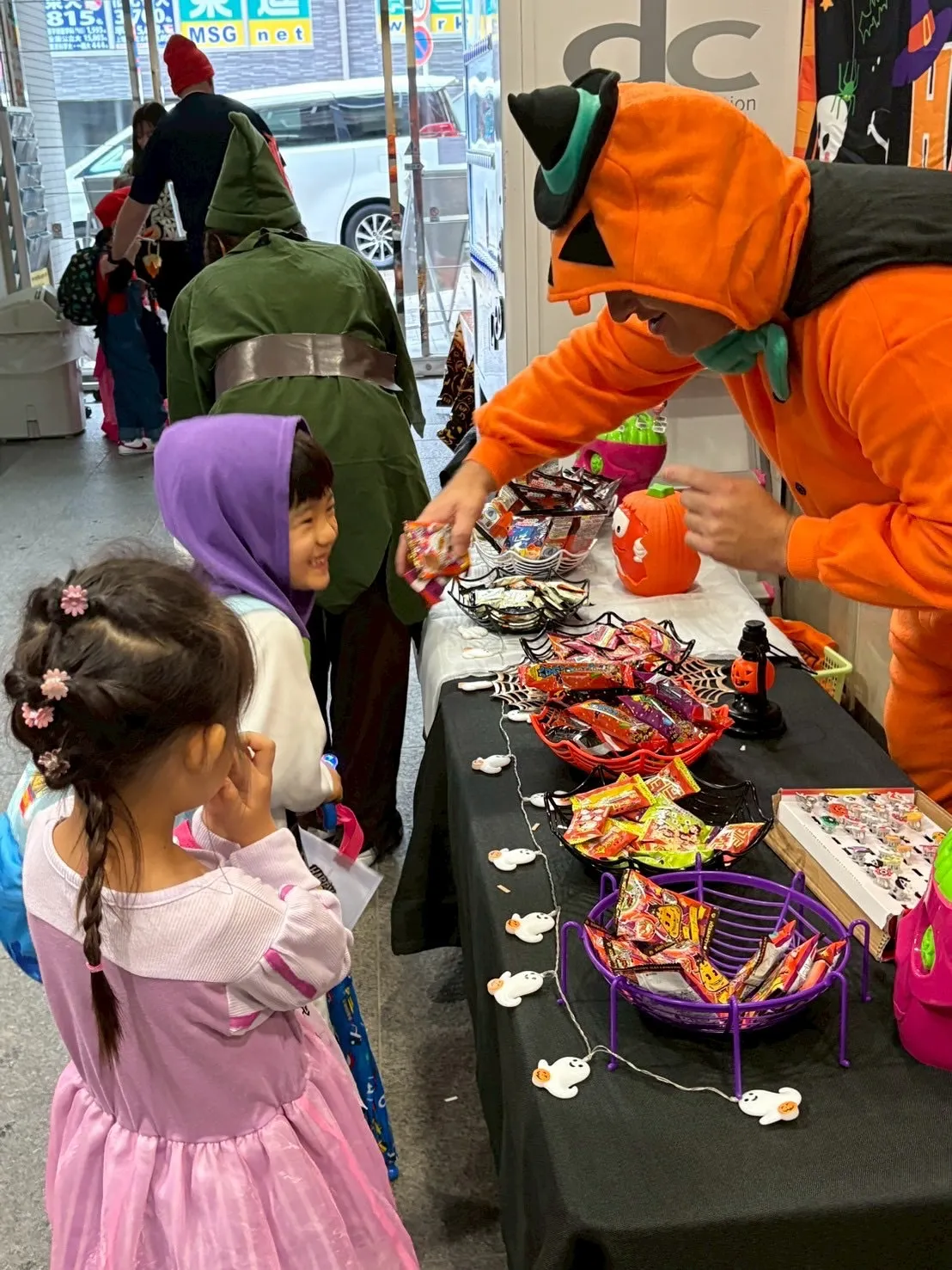 Trick or treat !!🎃👻