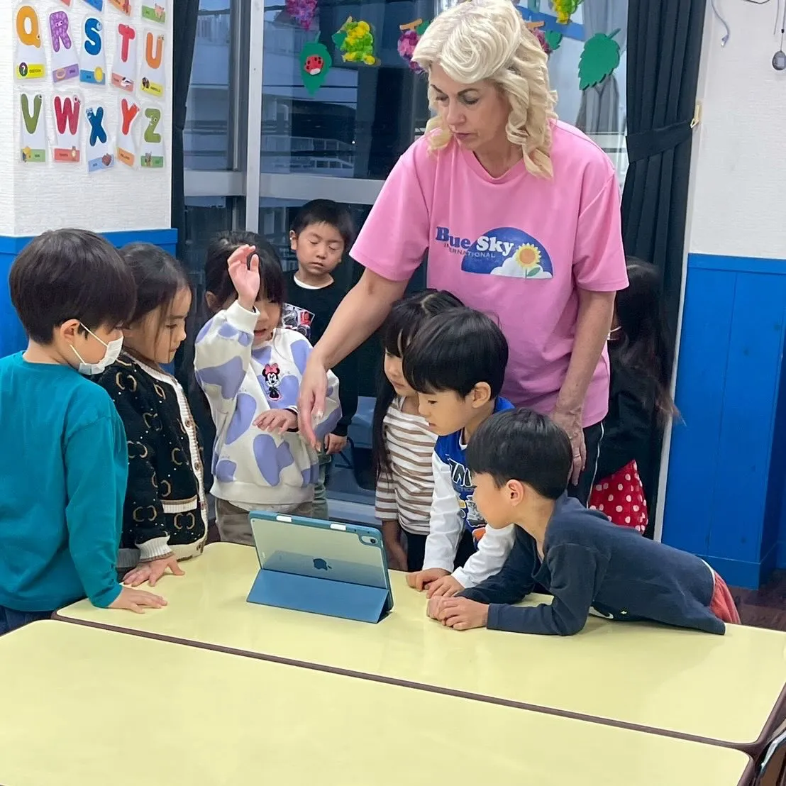 Bilingual class and Club Wedne...