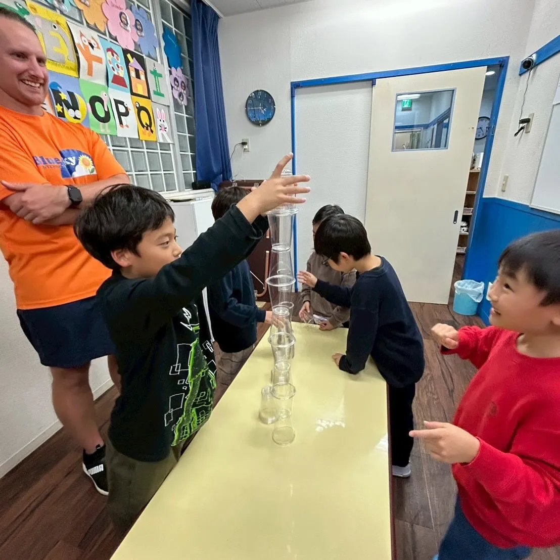 Bilingual class and Club Wedne...