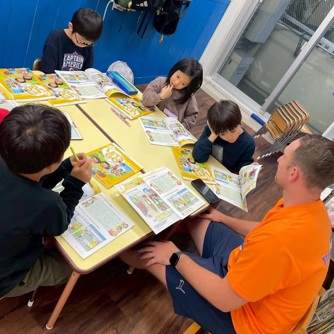 Bilingual class and Club Wedne...