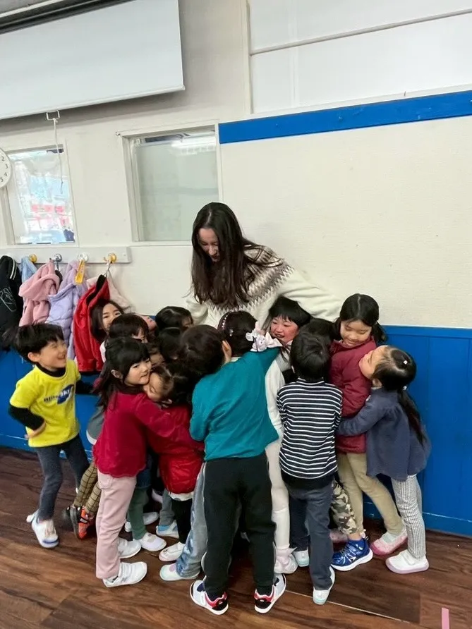 Hana, a teacher loved by the c...