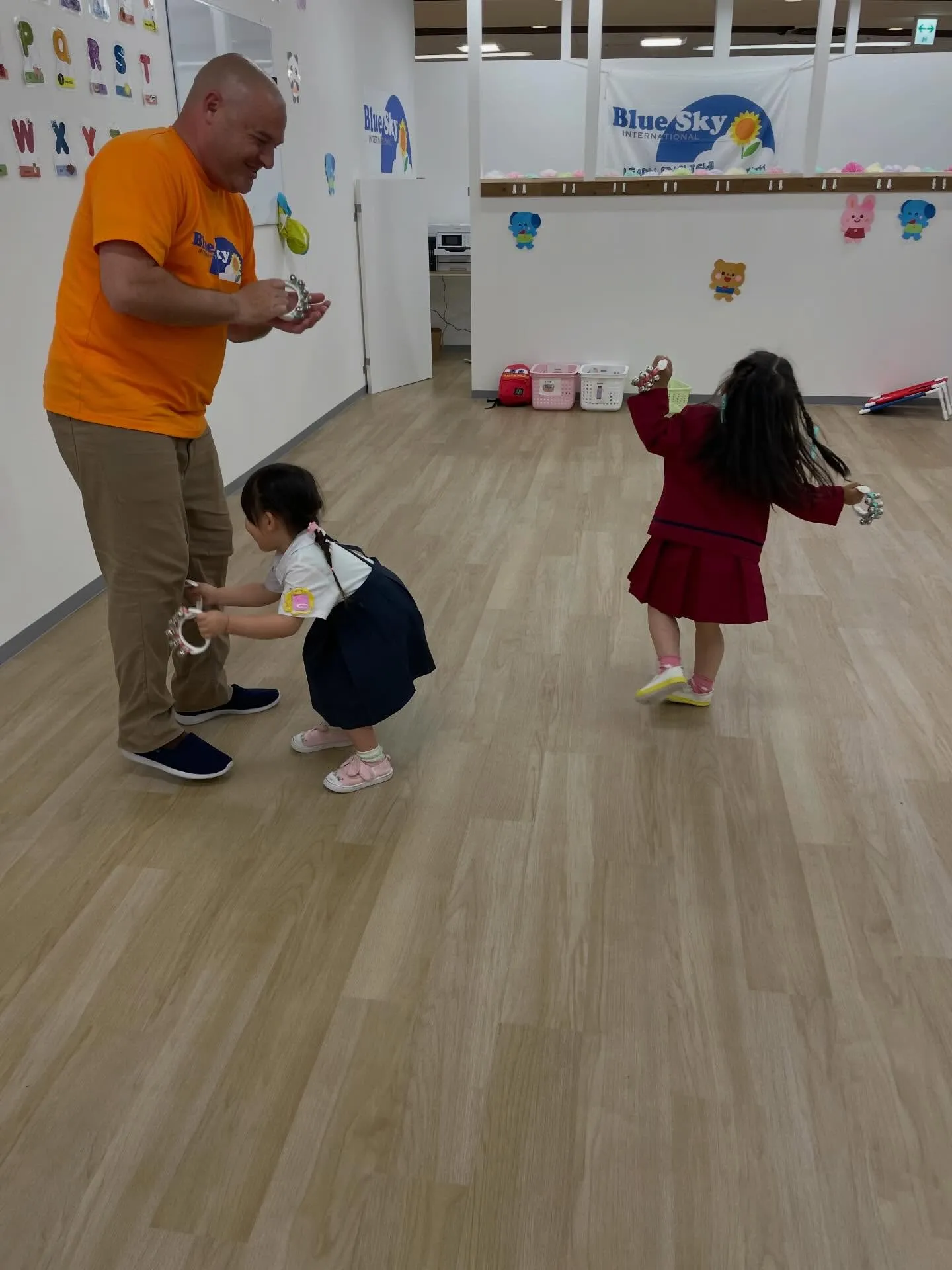 幼稚園生のクラスのRonnie先生のトライアルの様子です。