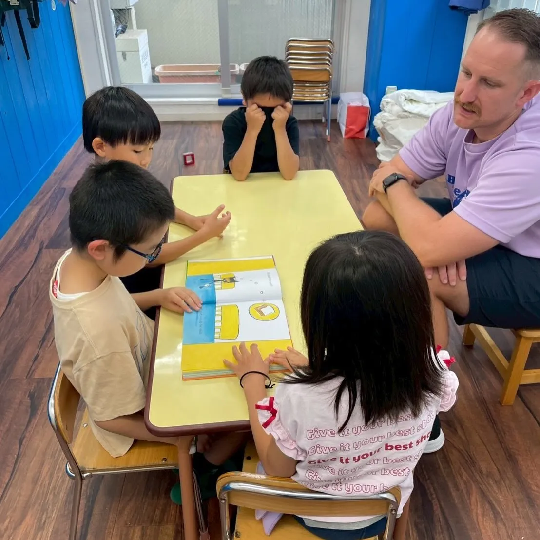 Bilingual makeup class