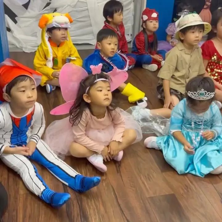 Halloween party Kinder class t...
