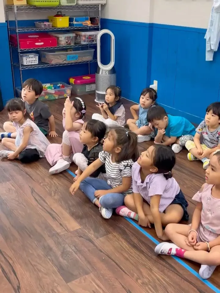 Kinder class moves 📹