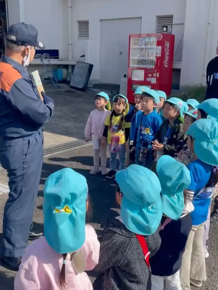 Kinder class visiting the fire...
